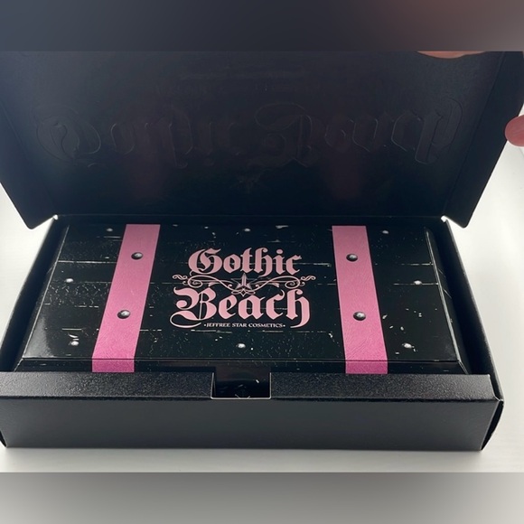 JEFFREE STAR Gothic Beach Eyeshadow Palette - Picture 5 of 6